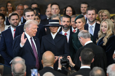 Donald Trump faz o juramento de posse